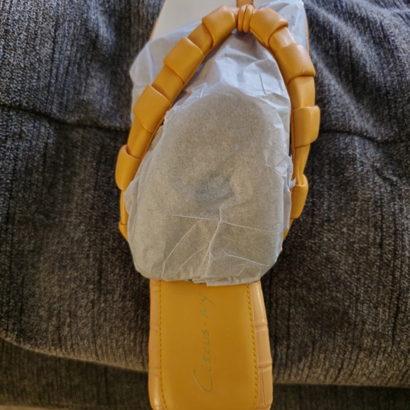 Sandals - Picture 8 of 8